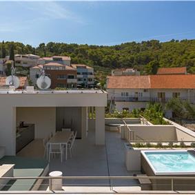 4 Bedroom Luxury Villa with Heated Pool and boat mooring, Ciovo near Trogir – Sleeps 8